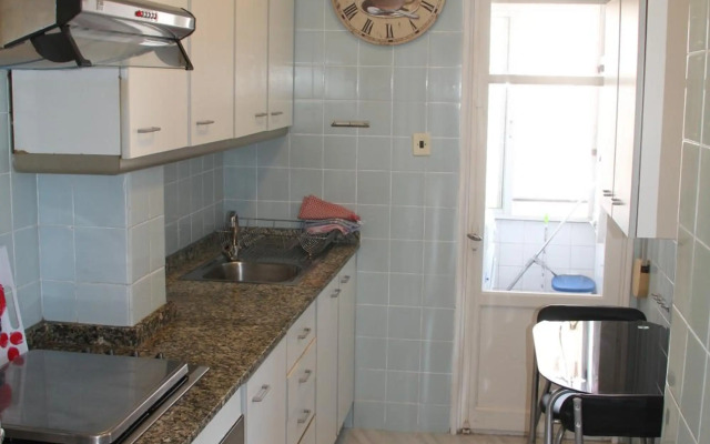 4 BEDROOMS -SENECA Center Apartment