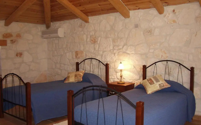 Lithos stone house (Ionio holidays)