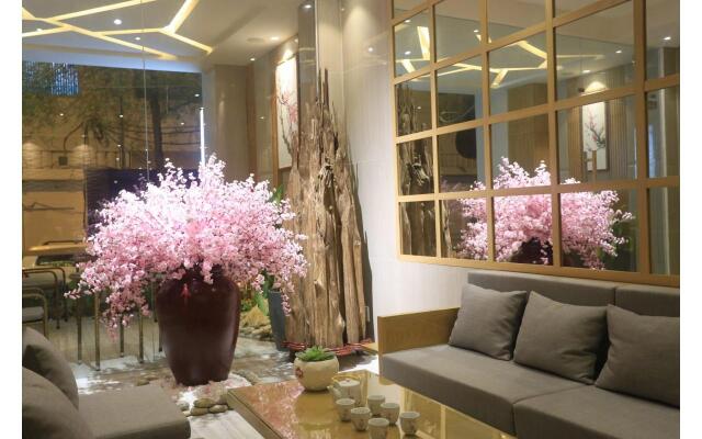 Thuy Sakura Hotel & Serviced Apartment