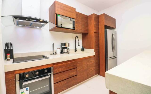 Charming Jungle Apartment Rooftop BBQ