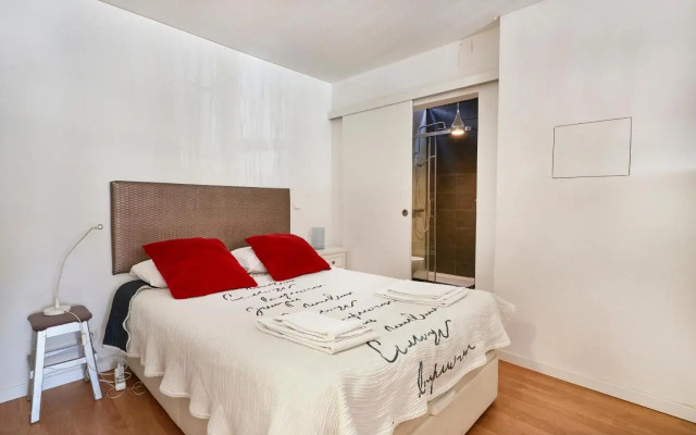 Renovated Charming Apartment, By TimeCooler