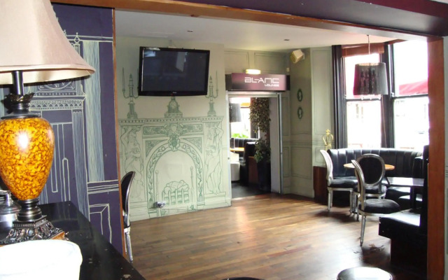 Whites Hotel