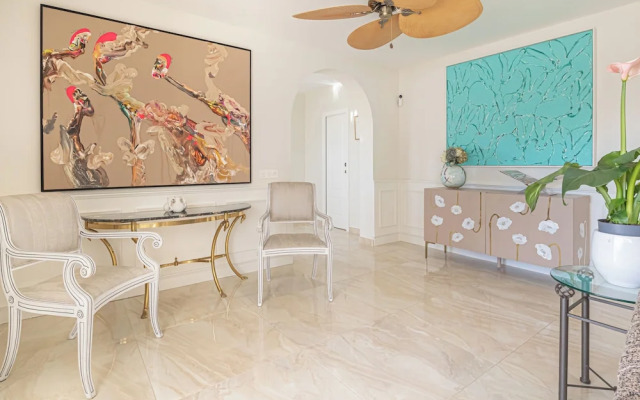 Luxury Family Escape Golf & Pool Retreat