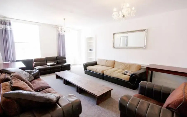 Edinburgh Princes Street Top Floor Apt