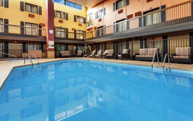 Roosevelt Grand Dakota, SureStay Collection by Best Western