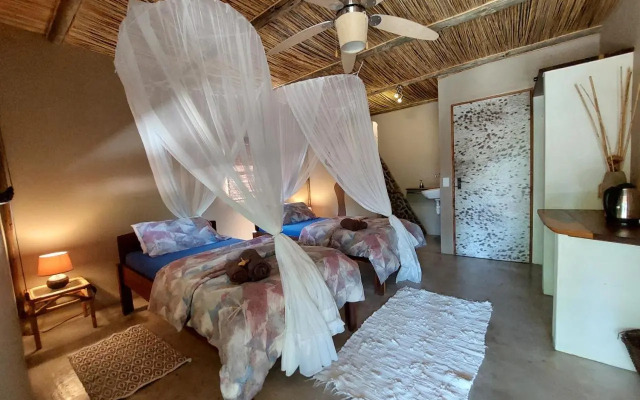 Mobola Lodge