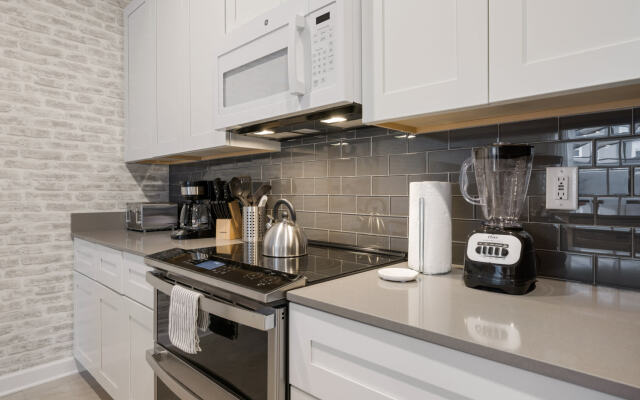 Modern townhome with private pool near Disney