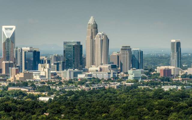 Hyatt Place Charlotte Airport/Lake Pointe