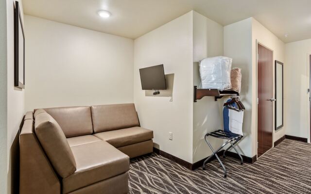 Cobblestone Hotel & Suites - Central Wisconsin Airport