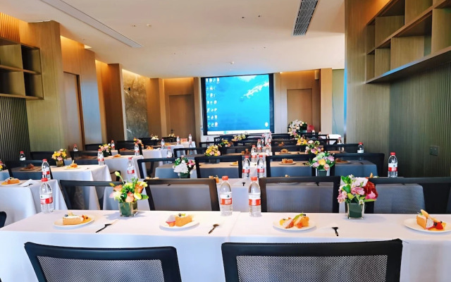 O.Live Social (Guilin Elephant Trunk Hill Two Rivers and Four Lakes Store)
