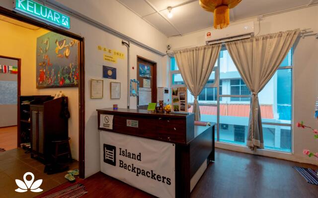 ZEN Rooms Island Backpackers