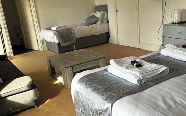 Queens Hotel