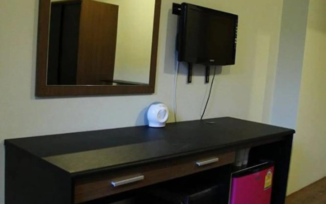 Bedroom 77