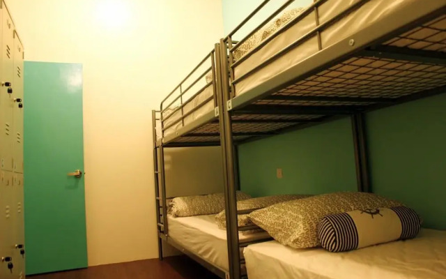 Roof Talk Theme Hostel