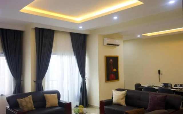 Stiyos Shortlet homes- Tastefully Furnished 3 Bedroom