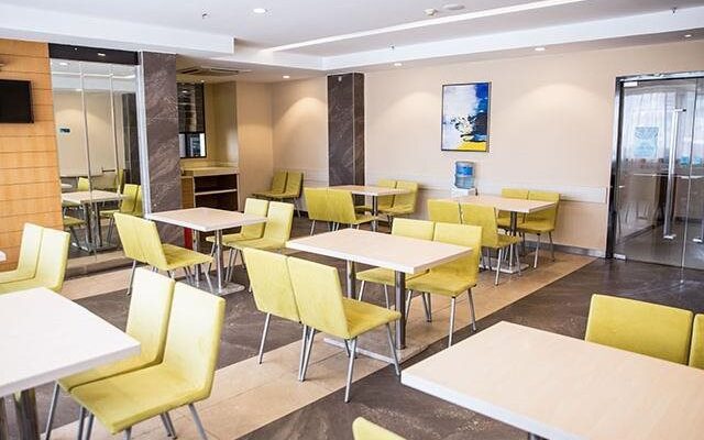 City Comfort Inn Beihai RT-Mart High Speed Railway Station