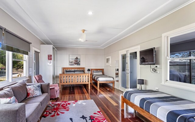 Government Road, 102