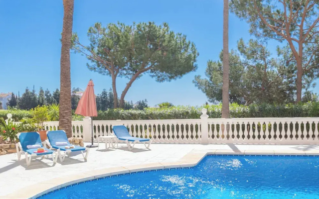 Calahonda Elegance With Pool And Sea View