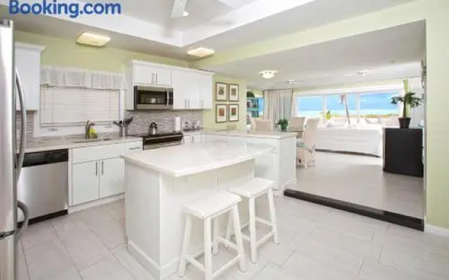 Two Rainbows by Grand Cayman Villas & Condos