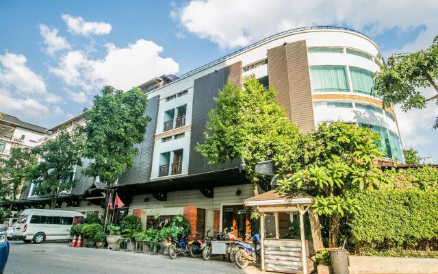 Seasons Riverside Hotel