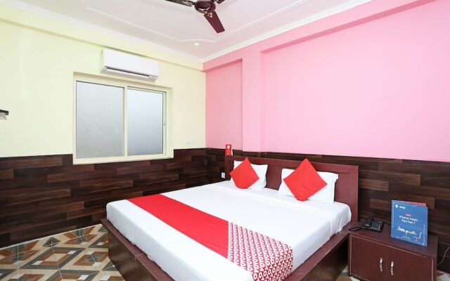 OYO 28801 Radhika Guest House