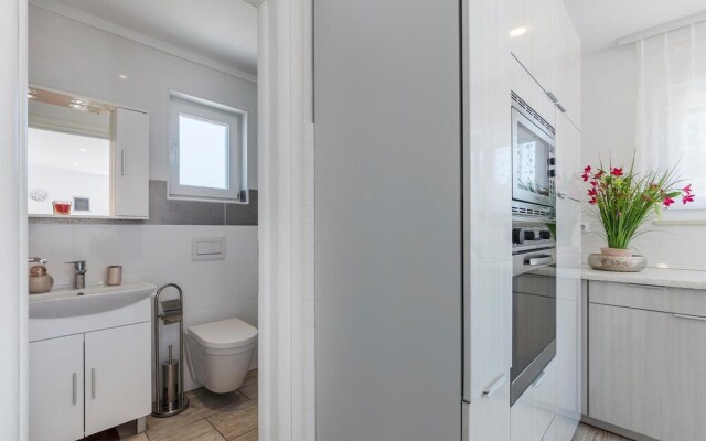Awesome Home in Peroj With Wifi and 2 Bedrooms