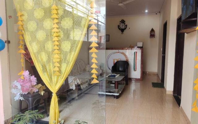 OYO Hotel Pinaki Stay Near Noida Sector 51 Metro Station