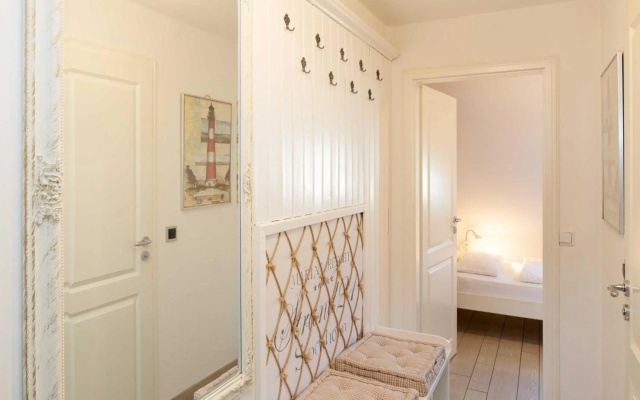 Carlotta s Beachroom