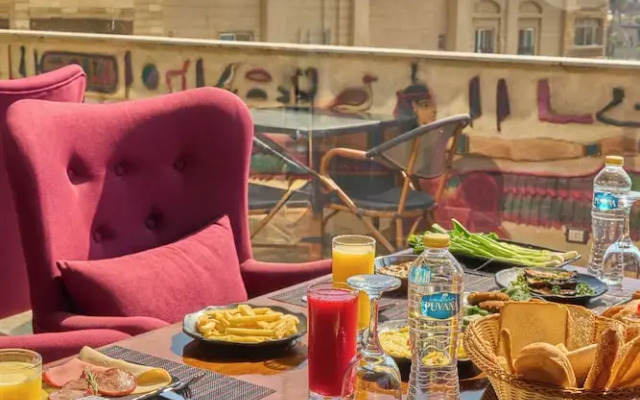King Pyramids View Hotel