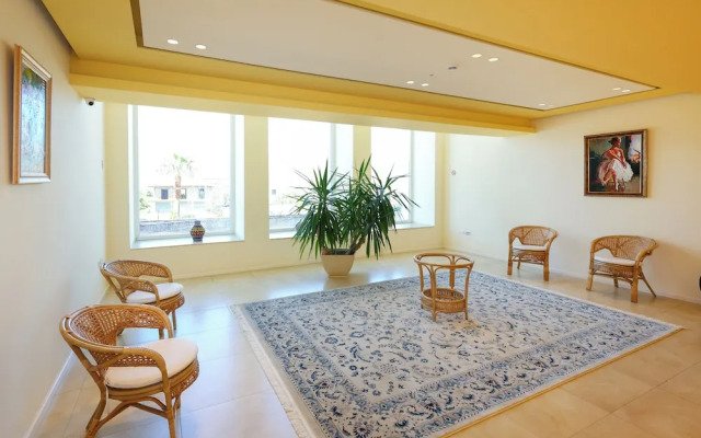 Grand White City Hotel