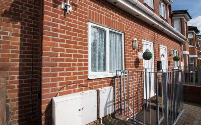 Stayzo Penthouse Accommodation 1- Premier Lodge