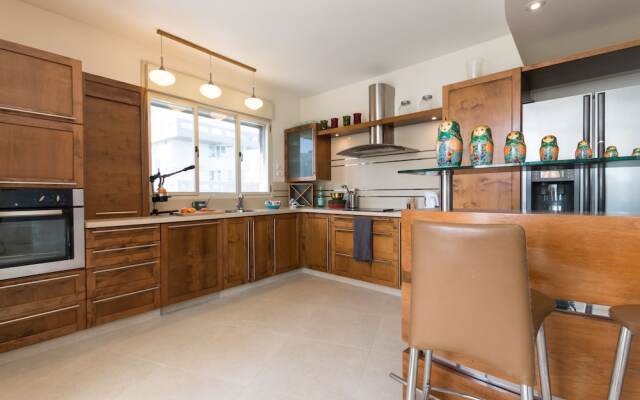 Amazing Penthouse Sea view 50M to Beach