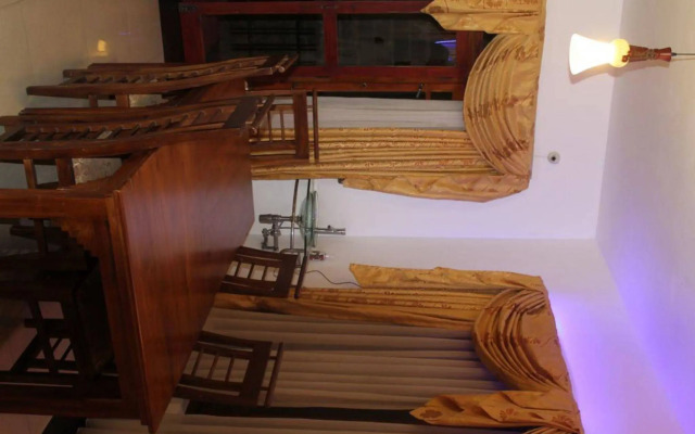 Oak Wood Inn Kandy Hotel