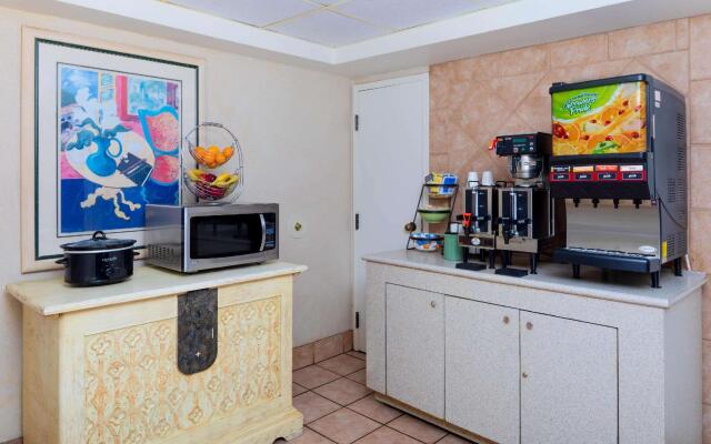 Super 8 by Wyndham Savannah