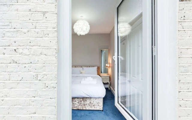 Modern 2 bed Flat, West Kensington, Sleeps 4