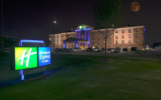 Holiday Inn Express & Suites Detroit North - Troy, an IHG Hotel