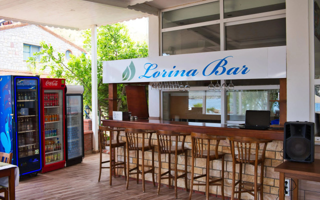 Defne Lorina
