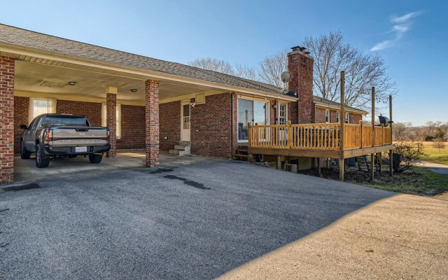 NEW- Family Friendly Ranch Home Near Nashville! (TA)
