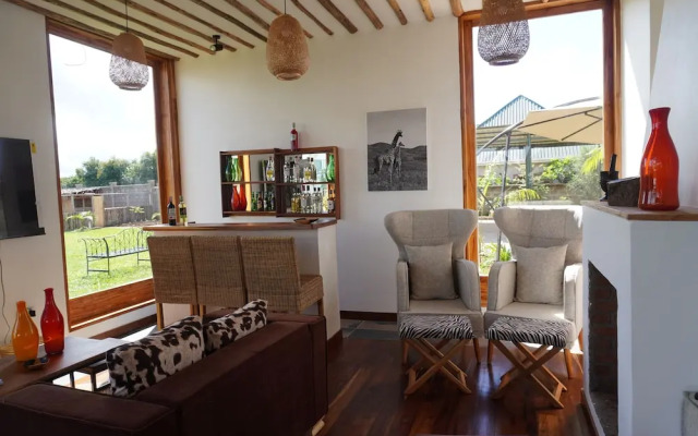 Moyoni Africa Lodge & Tours