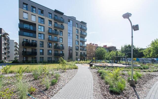 New Modern Apt with Garage Parking, Balcony, by Cohost