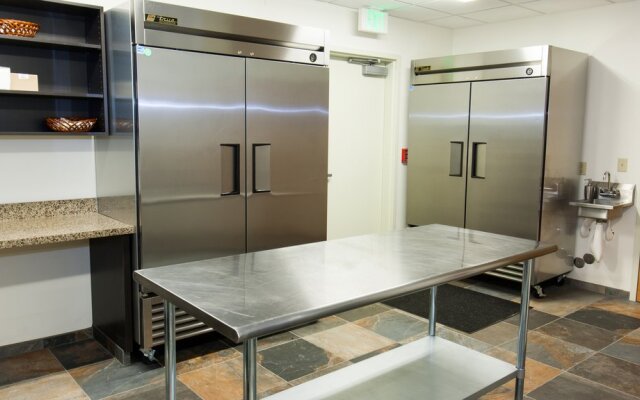 Holiday Inn Express & Suites Cheney by IHG