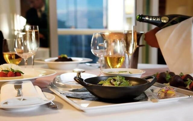 Signature Suites Collection