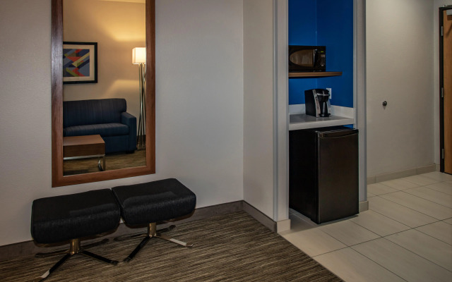 Holiday Inn Express Hotel & Suites Roseville-Galleria Area by IHG