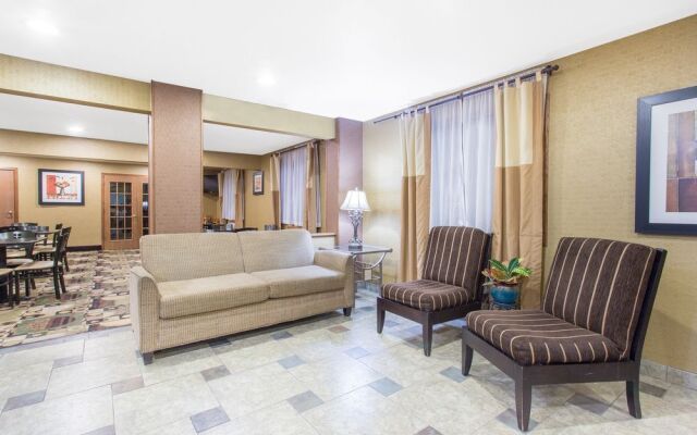 Days Inn & Suites Waterloo