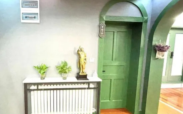 Shanghai Shikumen culture homestay (Zhengtong Road store)