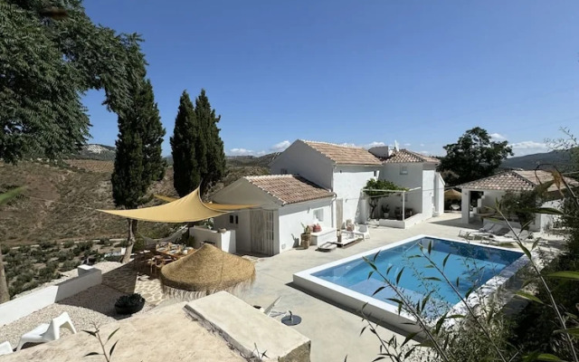 Vista Las Colinas in Izn jar