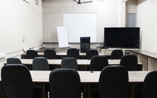 Hotel Delhi Marine Club Gurgaon