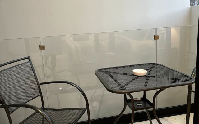 Luxury Sea view Studio on the 5th Av