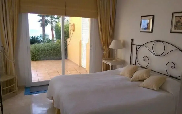 Grand Front Line Location Apartment- Heated Pool