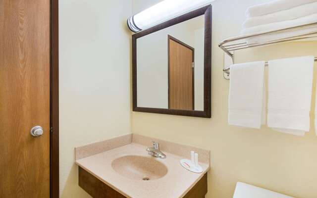 Super 8 by Wyndham Ripley